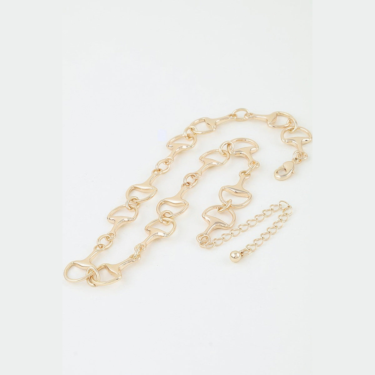 Polished Toggle-Link Choker in gold, toggle-link and clasp detail