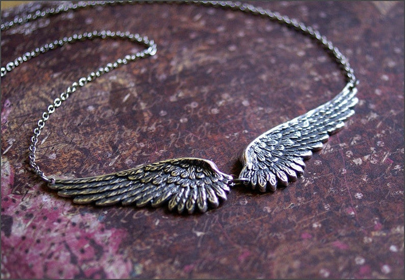 Vintage Angel Wings Feather Choker Necklace - Cross Chain Design