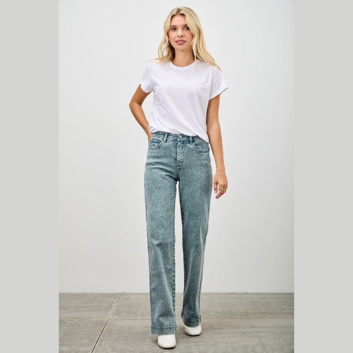 High-Rise Slim Wide-Leg Jeans in blue, full outfit