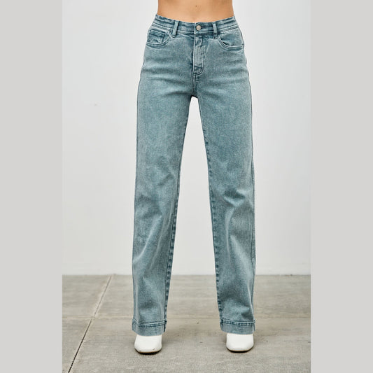 High-Rise Slim Wide-Leg Jeans in blue, front view on a model