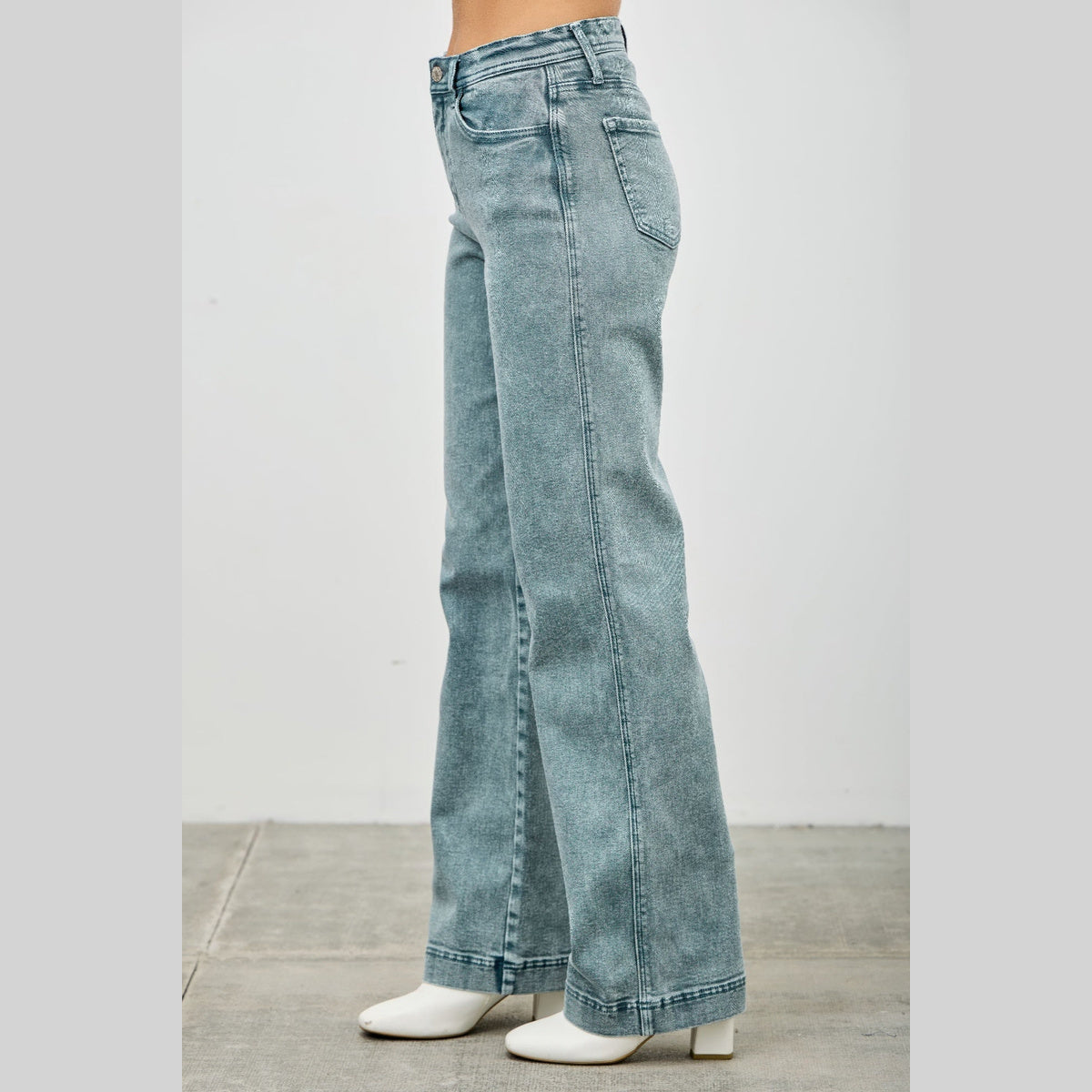 High-Rise Slim Wide-Leg Jeans in blue, side view detail