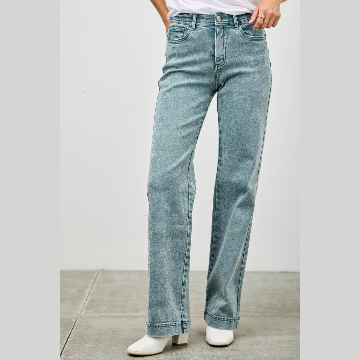 High-Rise Slim Wide-Leg Jeans in blue, front view detail