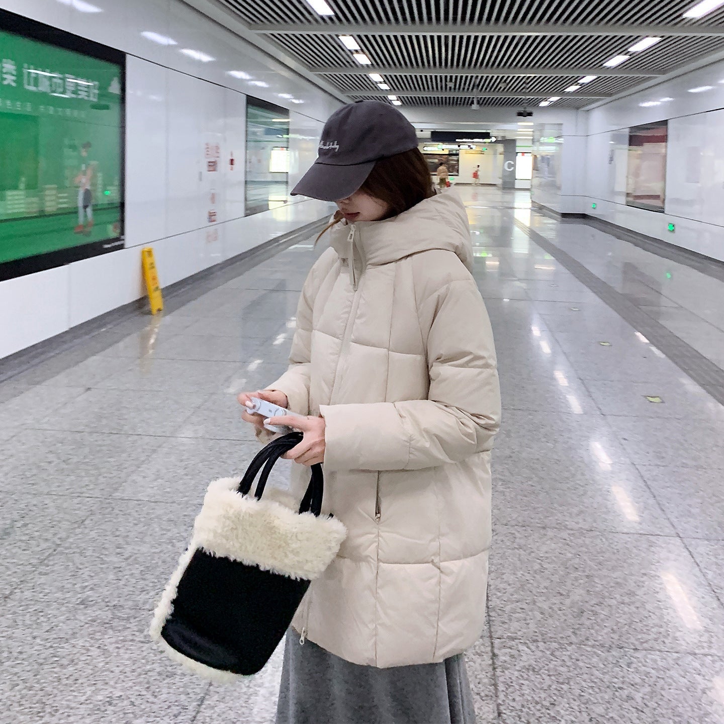 Mid - length Cotton Coat – Minimal Elegance | The Simple Co – Practical cottage, minimalist style, quiet luxury aesthetic, modern essential – The Simple Co.