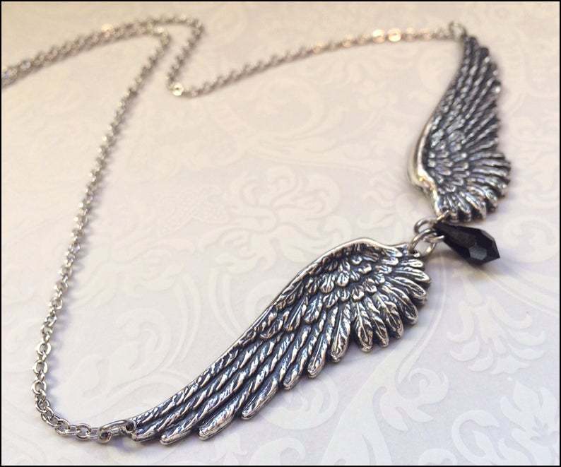 Vintage Angel Wings Feather Choker Necklace - Cross Chain Design