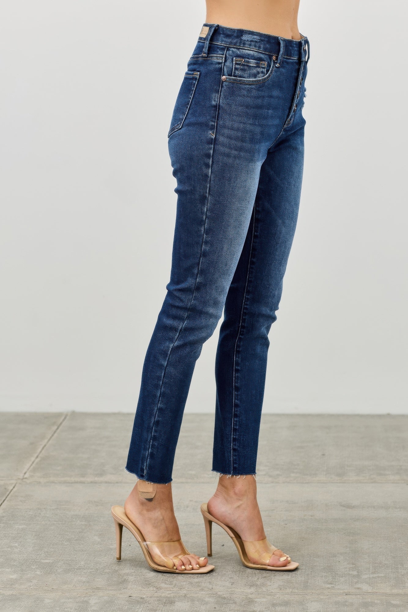 High-Rise Button-Fly Skinny Jeans – Jeans, minimalist style, quiet luxury aesthetic, modern essential – The Simple Co.