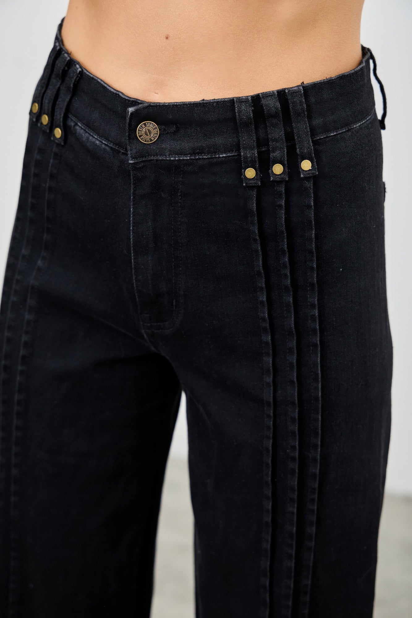 High-Rise Front-Seam Straight-Leg Jeans – Jeans, minimalist style, quiet luxury aesthetic, modern essential – The Simple Co.