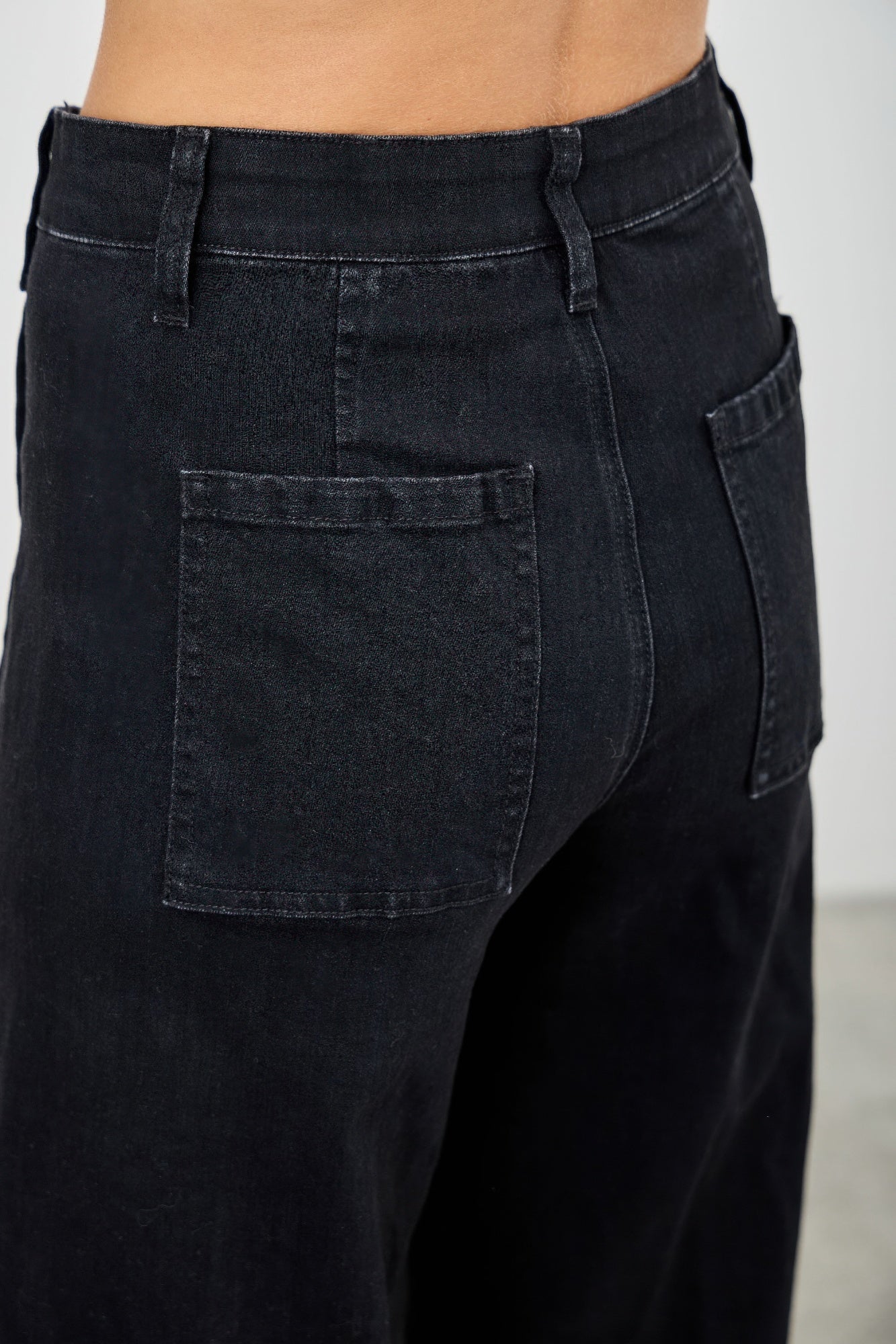 High-Rise Front-Seam Straight-Leg Jeans – Jeans, minimalist style, quiet luxury aesthetic, modern essential – The Simple Co.