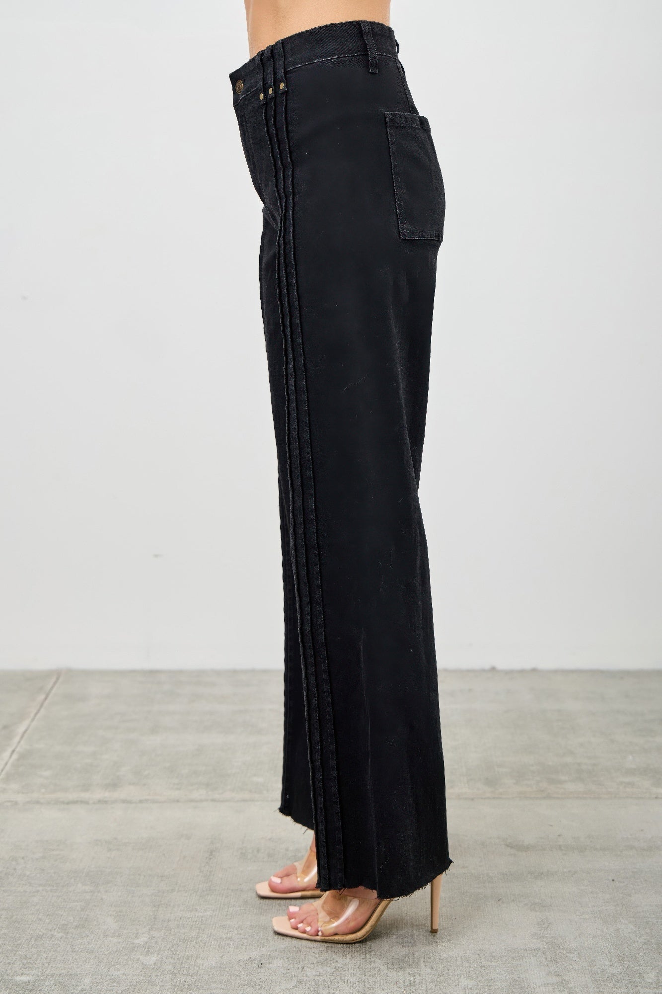 High-Rise Front-Seam Straight-Leg Jeans – Jeans, minimalist style, quiet luxury aesthetic, modern essential – The Simple Co.