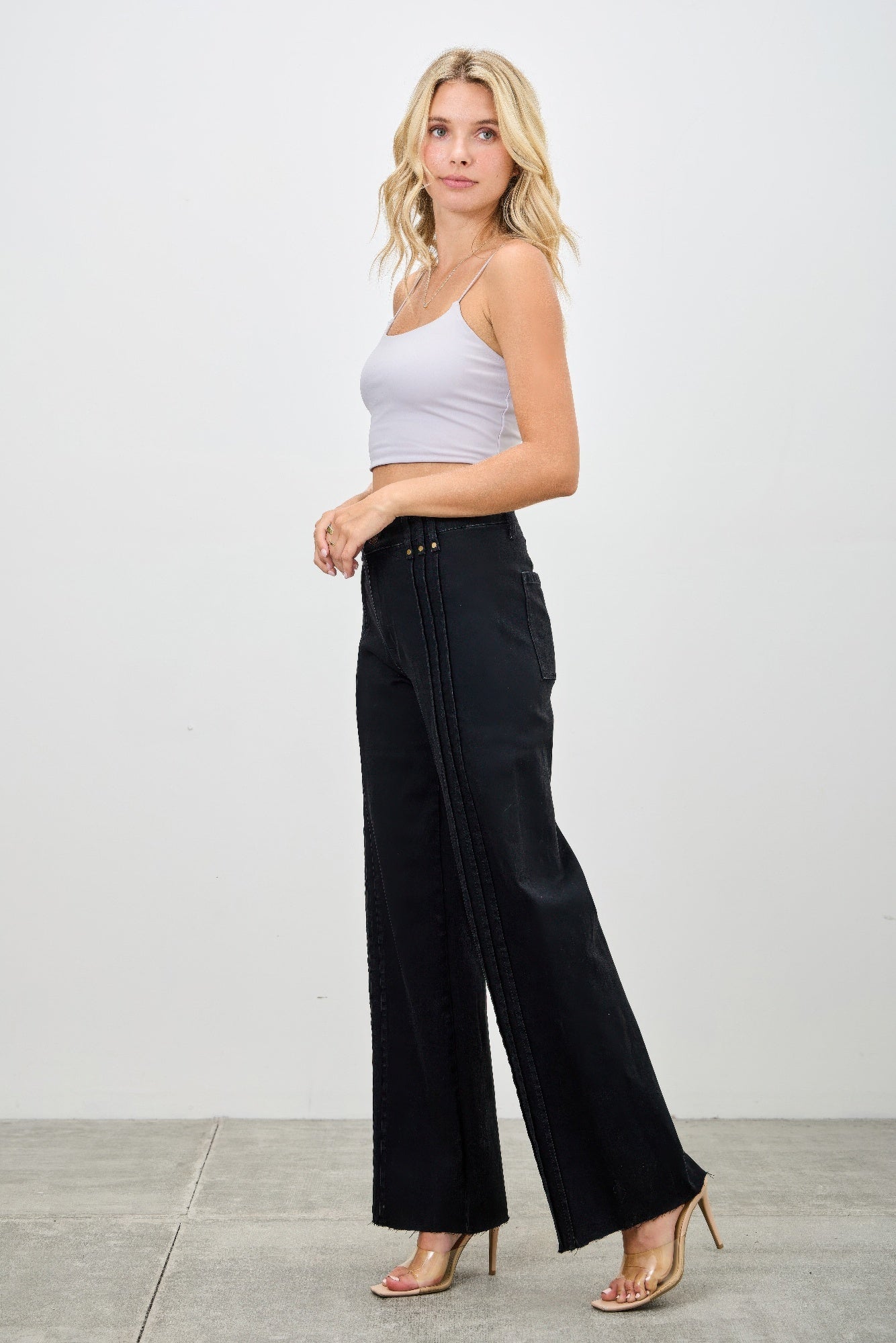 High-Rise Front-Seam Straight-Leg Jeans – Jeans, minimalist style, quiet luxury aesthetic, modern essential – The Simple Co.