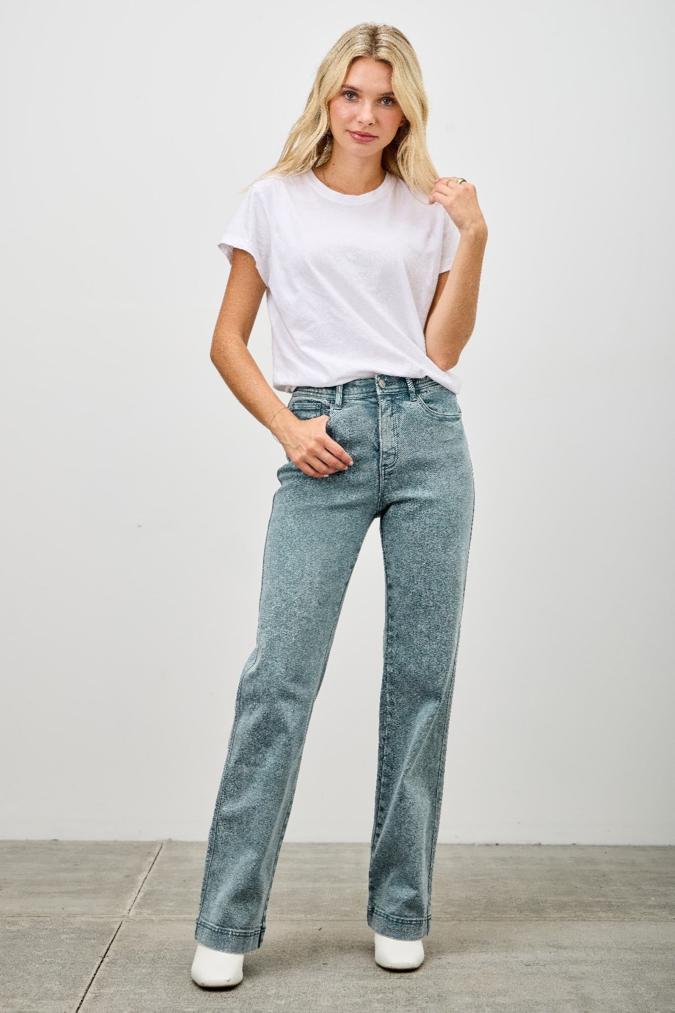 High-Rise Slim Wide-Leg Jeans – Jeans, minimalist style, quiet luxury aesthetic, modern essential – The Simple Co.