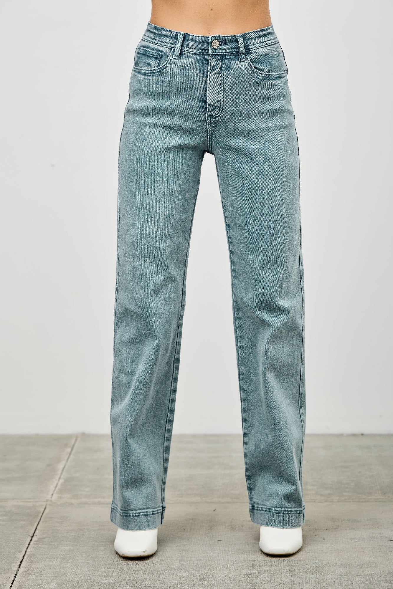 High-Rise Slim Wide-Leg Jeans – Jeans, minimalist style, quiet luxury aesthetic, modern essential – The Simple Co.