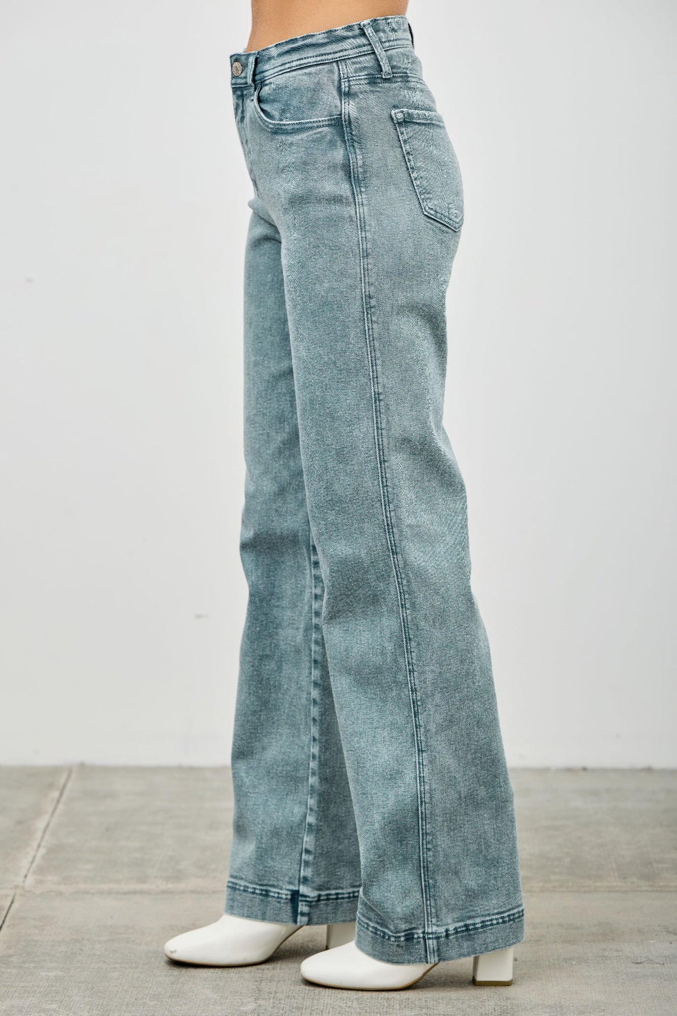 High-Rise Slim Wide-Leg Jeans – Jeans, minimalist style, quiet luxury aesthetic, modern essential – The Simple Co.