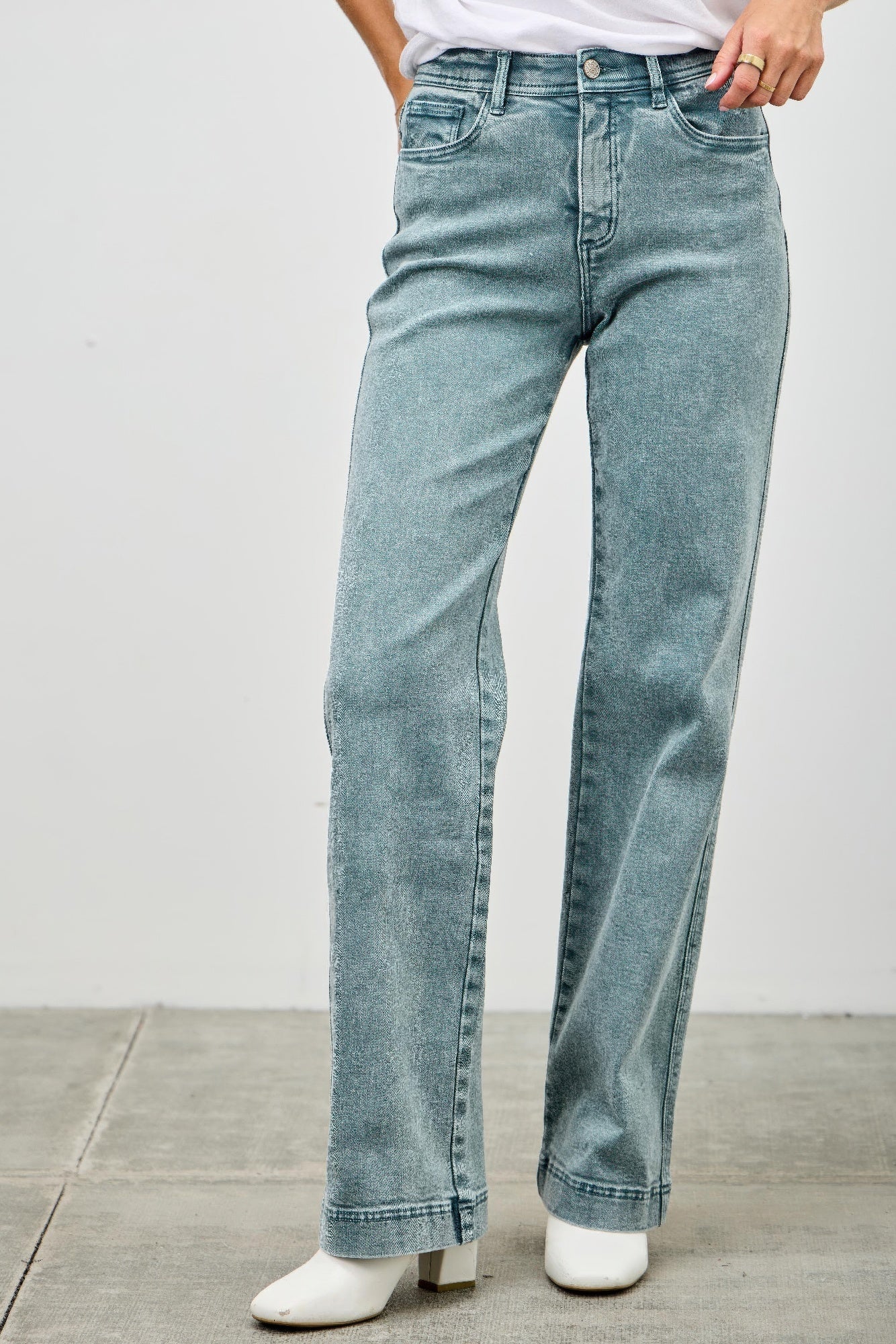 High-Rise Slim Wide-Leg Jeans – Jeans, minimalist style, quiet luxury aesthetic, modern essential – The Simple Co.