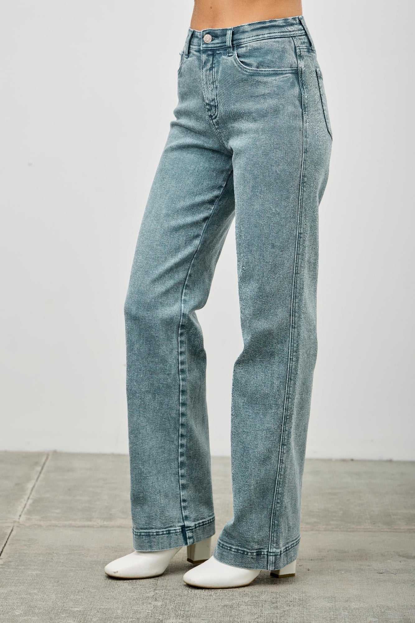 High-Rise Slim Wide-Leg Jeans – Jeans, minimalist style, quiet luxury aesthetic, modern essential – The Simple Co.