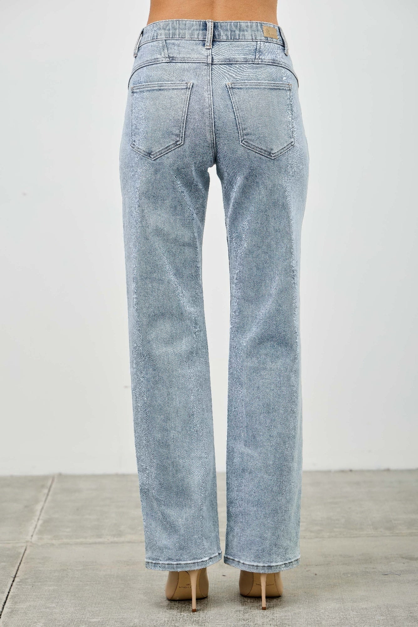 Mid-Rise Piped Straight-Leg Jeans – Jeans, minimalist style, quiet luxury aesthetic, modern essential – The Simple Co.