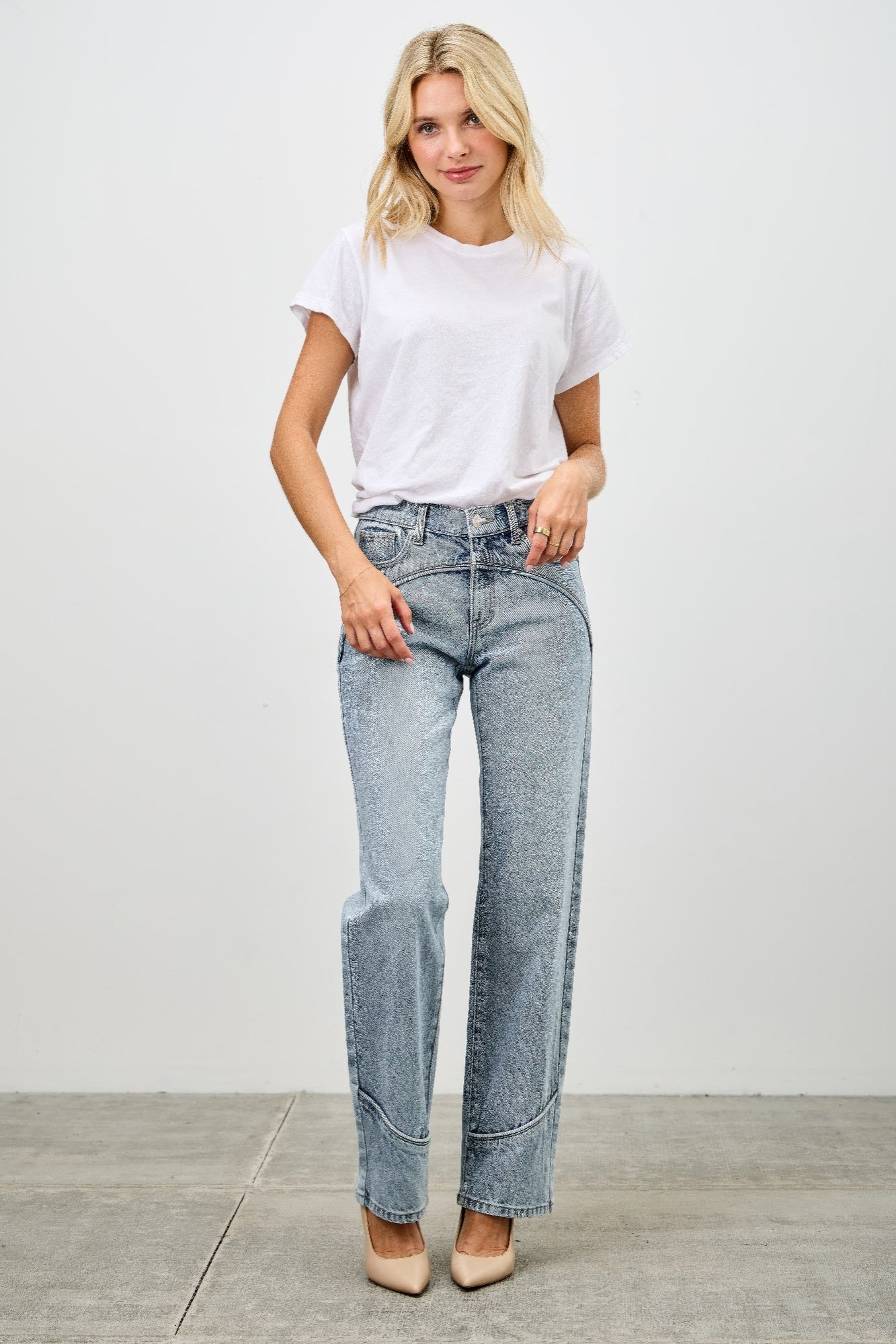 Mid-Rise Piped Straight-Leg Jeans – Jeans, minimalist style, quiet luxury aesthetic, modern essential – The Simple Co.