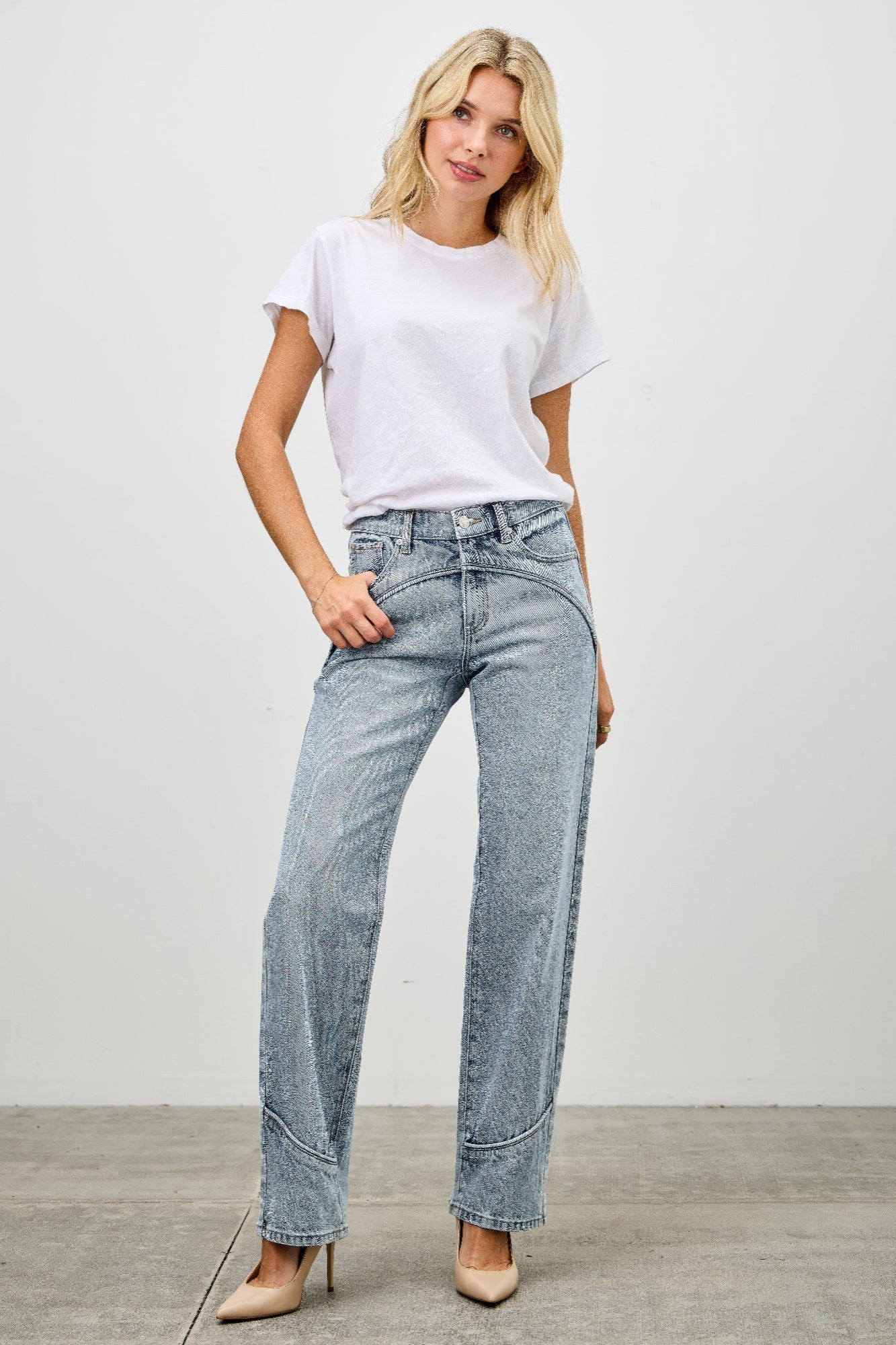Mid-Rise Piped Straight-Leg Jeans – Jeans, minimalist style, quiet luxury aesthetic, modern essential – The Simple Co.