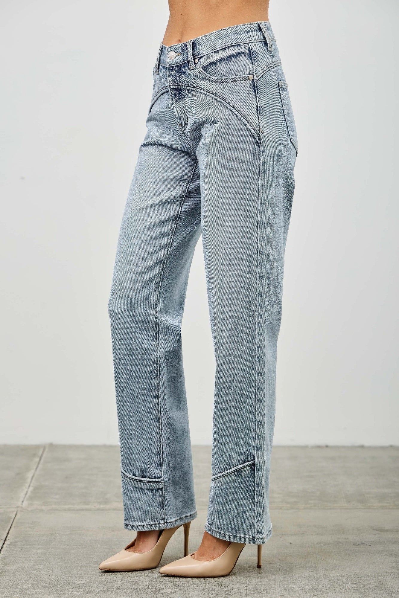 Mid-Rise Piped Straight-Leg Jeans – Jeans, minimalist style, quiet luxury aesthetic, modern essential – The Simple Co.