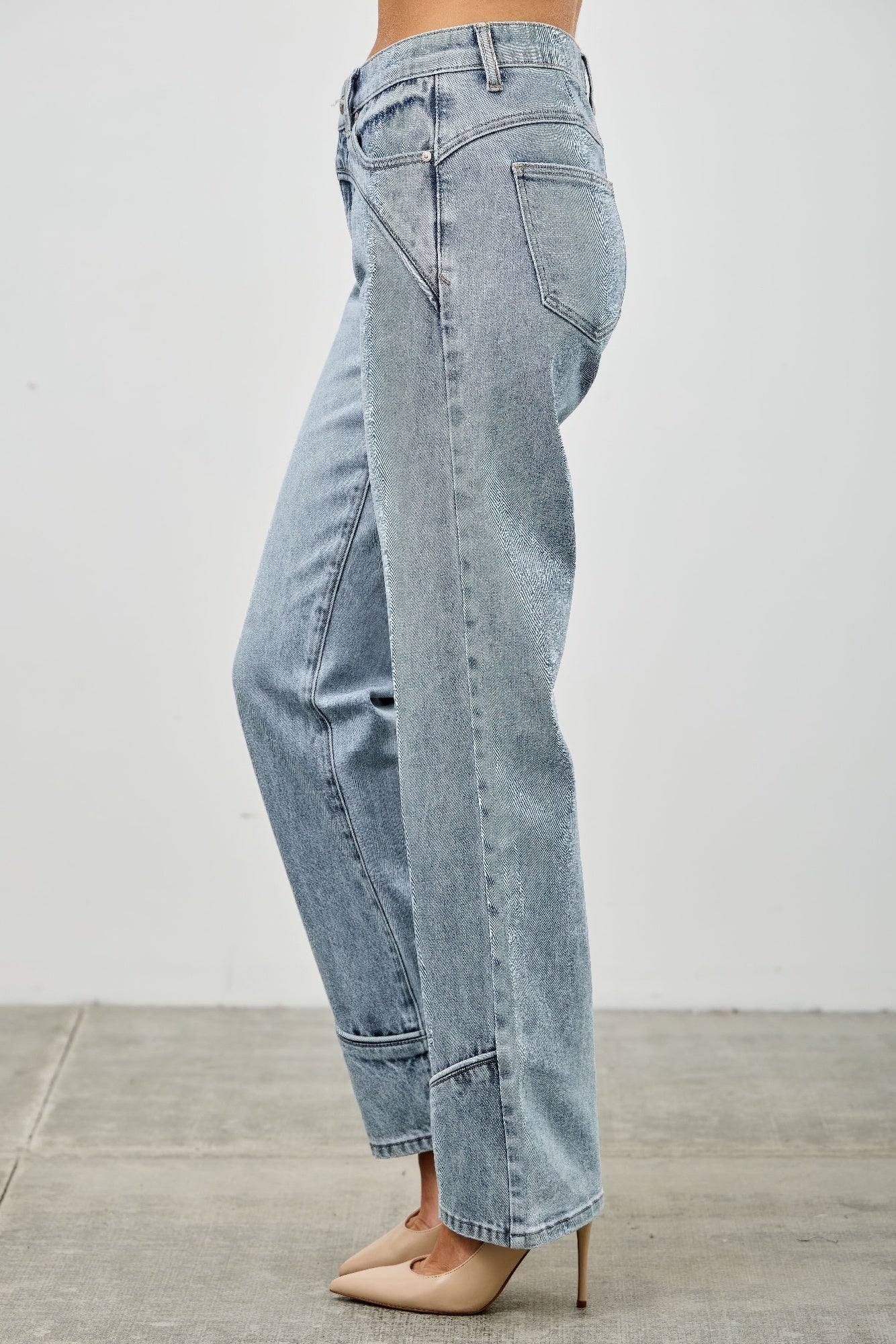 Mid-Rise Piped Straight-Leg Jeans – Jeans, minimalist style, quiet luxury aesthetic, modern essential – The Simple Co.