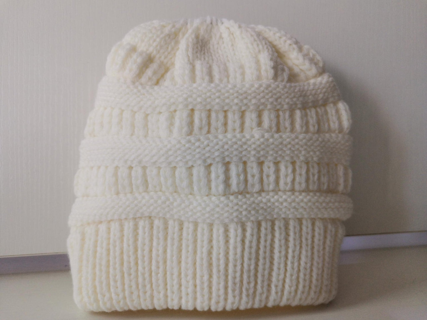 Minimal Ponytail Beanie – Minimal Elegance | The Simple Co – Practical cottage, minimalist style, quiet luxury aesthetic, modern essential – The Simple Co.