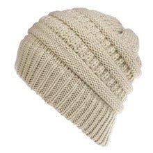 Minimal Ponytail Beanie – Minimal Elegance | The Simple Co – Practical cottage, minimalist style, quiet luxury aesthetic, modern essential – The Simple Co.