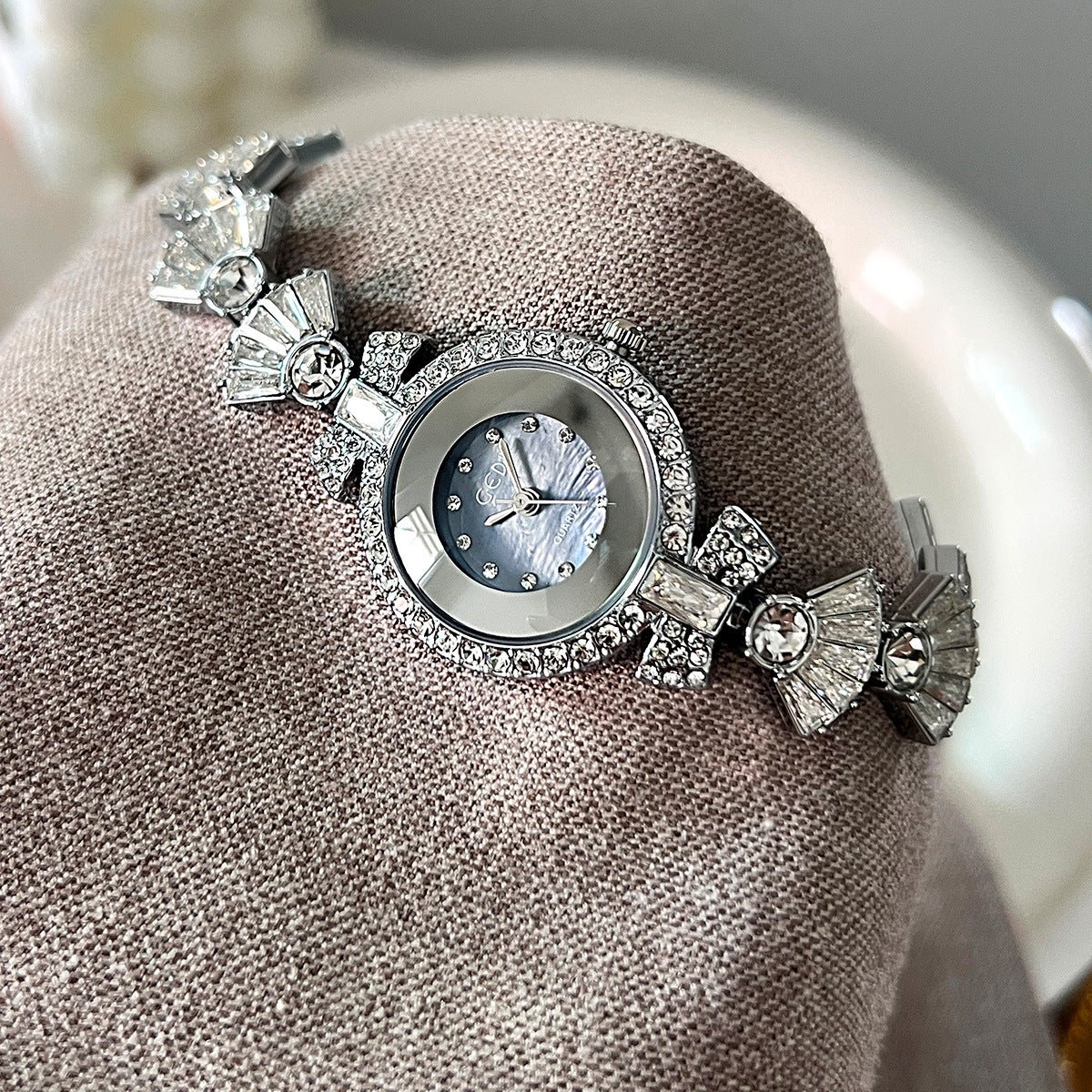 Minimalist Alloy Watch - Casual Quartz – Minimal Elegance | The Simple Co – Women's Watches, minimalist style, quiet luxury aesthetic, modern essential – The Simple Co.