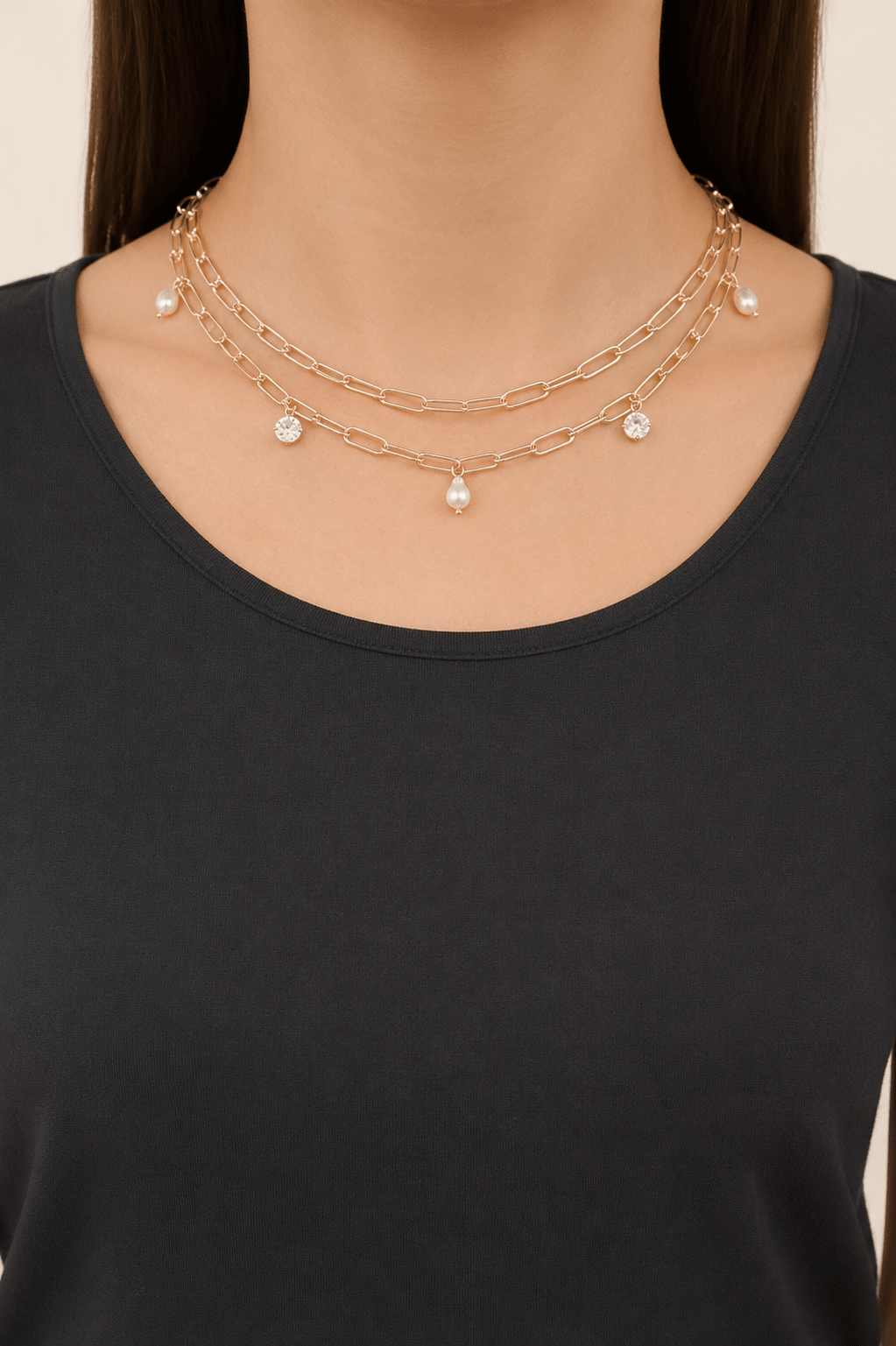 Pearl-effect and stone paperclip necklace worn on a fair-light skin model