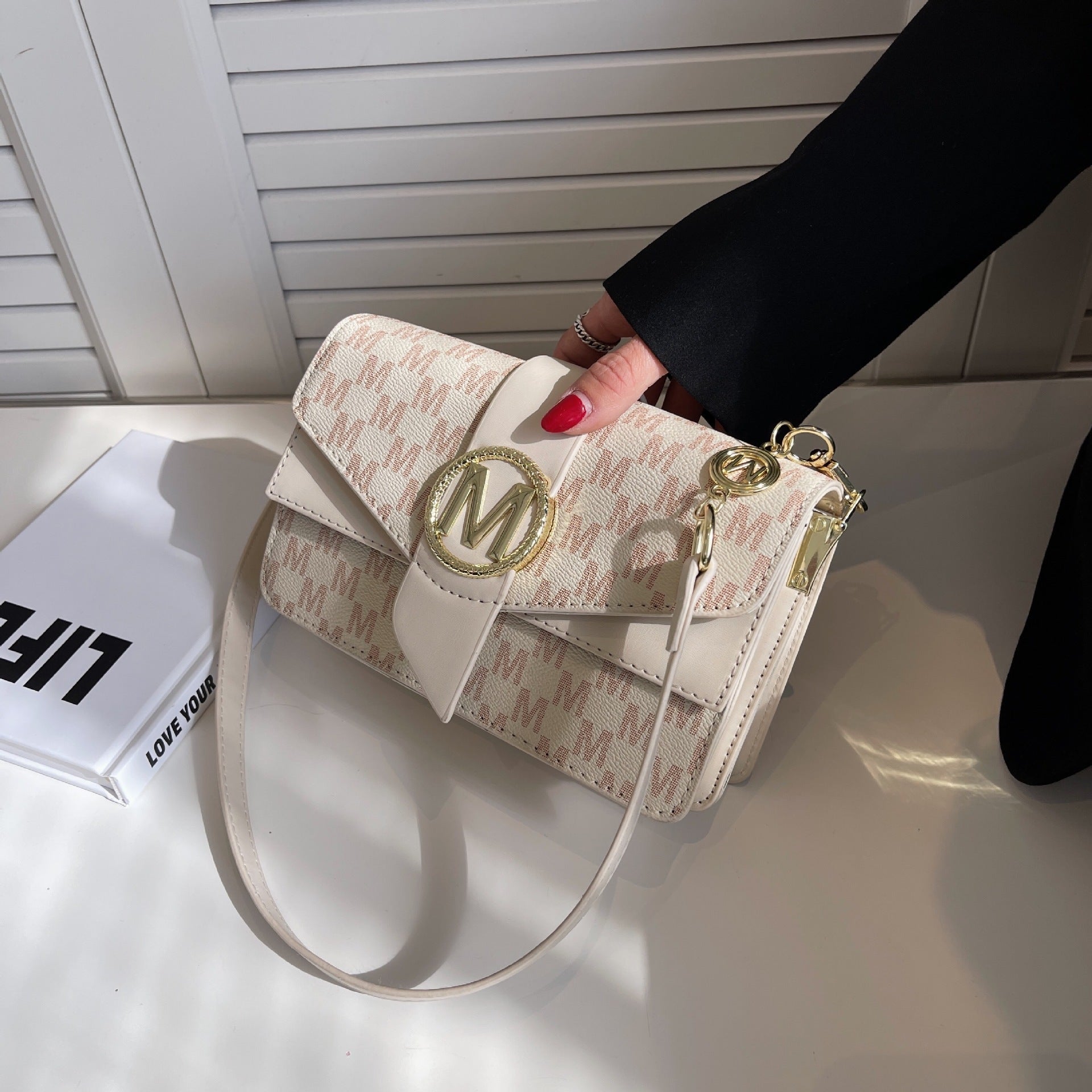 Niche Personality Printed Letter Shoulder Messenger – Minimal Elegance | The Simple Co – Practical cottage, minimalist style, quiet luxury aesthetic, modern essential – The Simple Co.