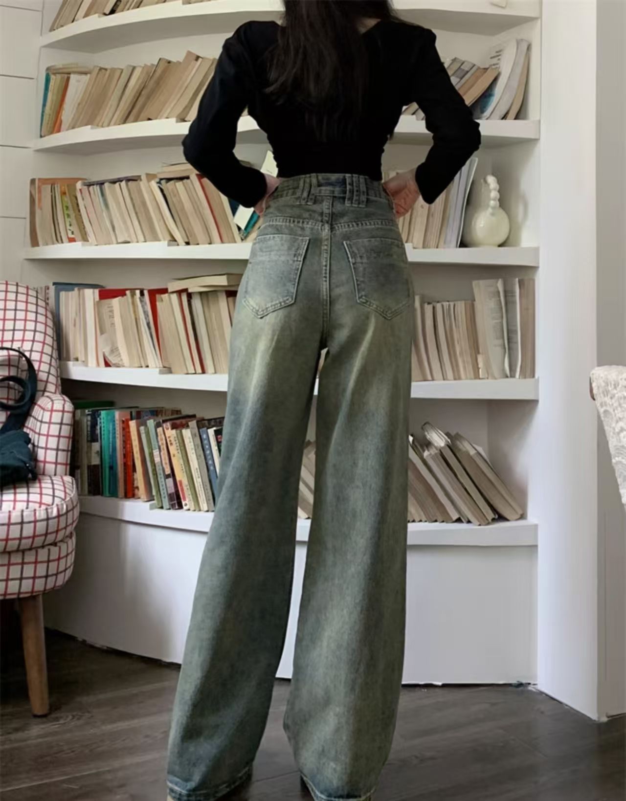 Retro Washed Jeans – Minimal Elegance | The Simple Co – Practical cottage, minimalist style, quiet luxury aesthetic, modern essential – The Simple Co.