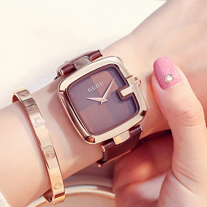 Square bracelet watch – Minimal Elegance | The Simple Co – Practical cottage, minimalist style, quiet luxury aesthetic, modern essential – The Simple Co.