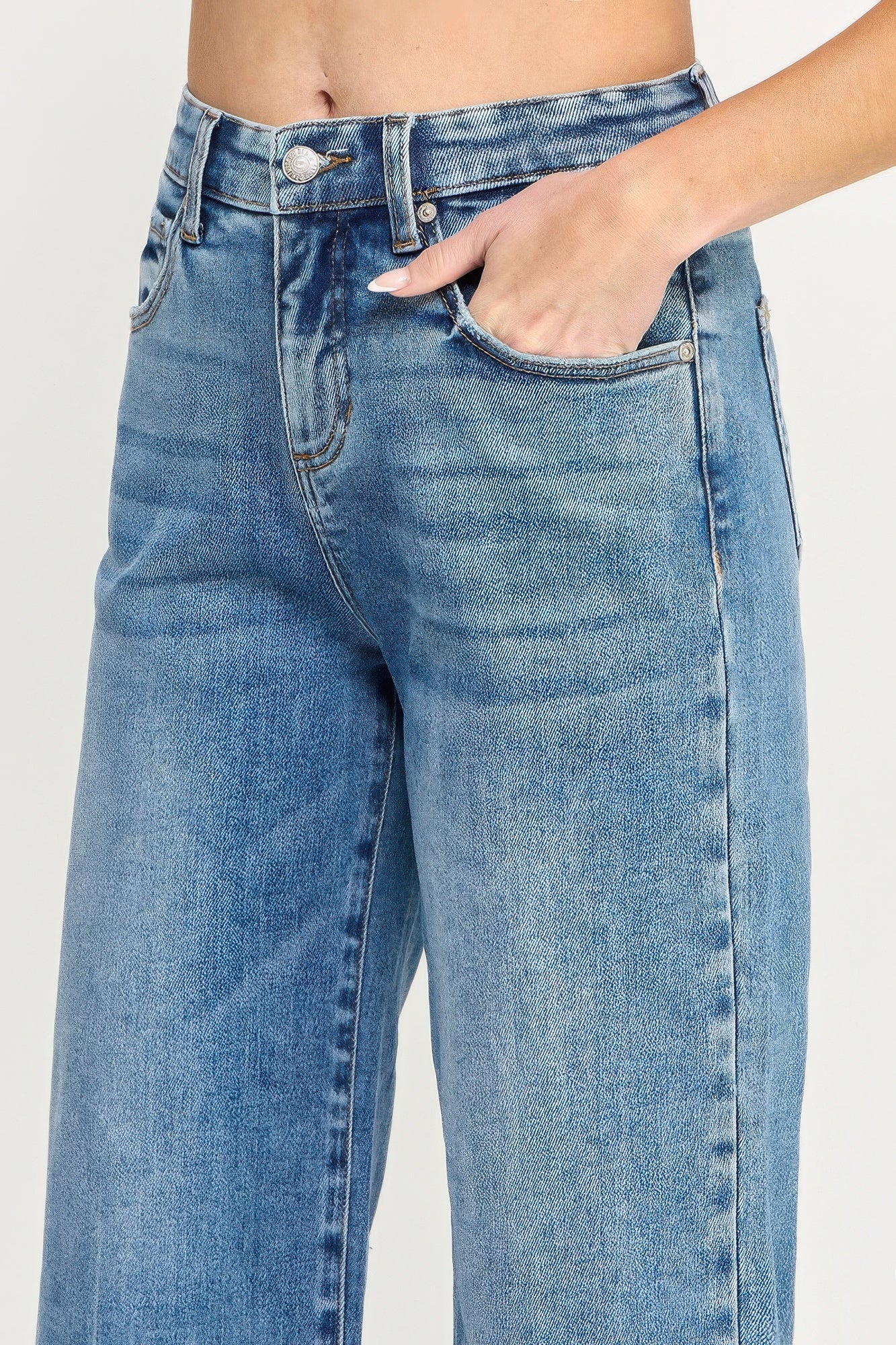 Tummy-Control Cropped Wide-Leg Jeans – Jeans, minimalist style, quiet luxury aesthetic, modern essential – The Simple Co.