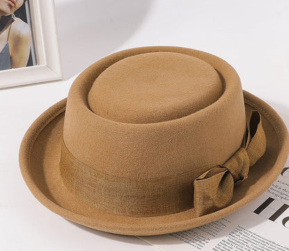 Vintage Bow British Wild Leisure Fashion – Minimal Elegance | The Simple Co – Practical cottage, minimalist style, quiet luxury aesthetic, modern essential – The Simple Co.