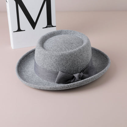 Vintage Bow British Wild Leisure Fashion – Minimal Elegance | The Simple Co – Practical cottage, minimalist style, quiet luxury aesthetic, modern essential – The Simple Co.